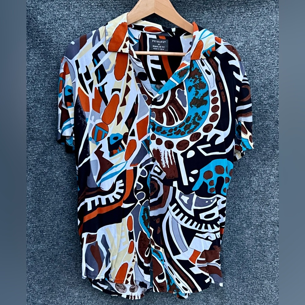 Primark short sleeve button down shirt men's size M abstract graphic print